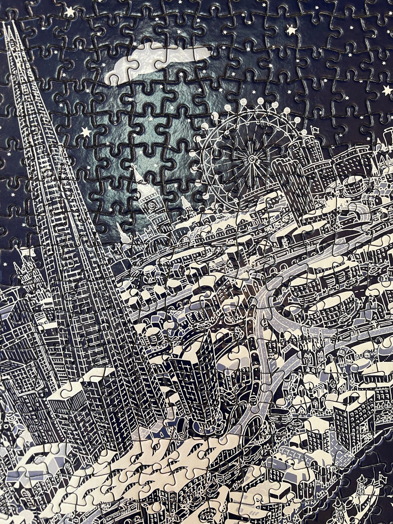 1,000 Piece Jigsaw Puzzle in Tin Box - London Looking West in White on Blue